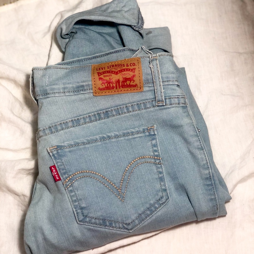 Levi’s 524 skinny jeans NWOT